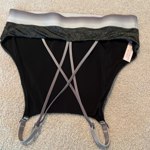 Victoria’s Secret Gray Bralette with White Band Size Small - Picture 2 of 3